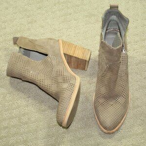 Dolce Vita Size 8 Grey Perforated Ankle Booties